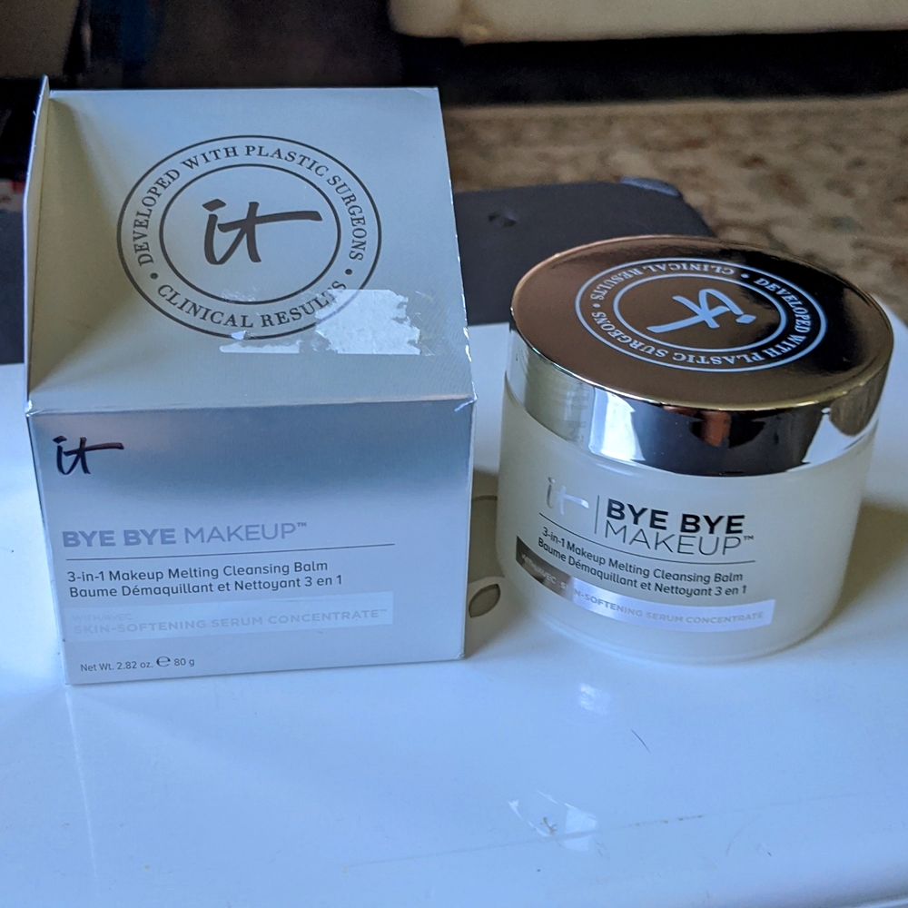 New It Cosmetics Bye Bye Makeup Balm